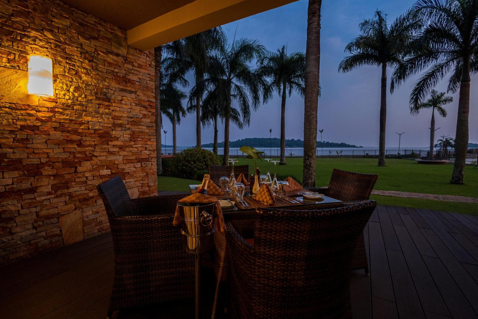 Speke Resort And Conference Center Kampala Esterno foto